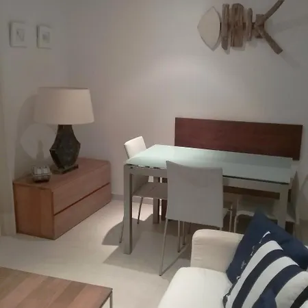 Sleeps 4 Air Con